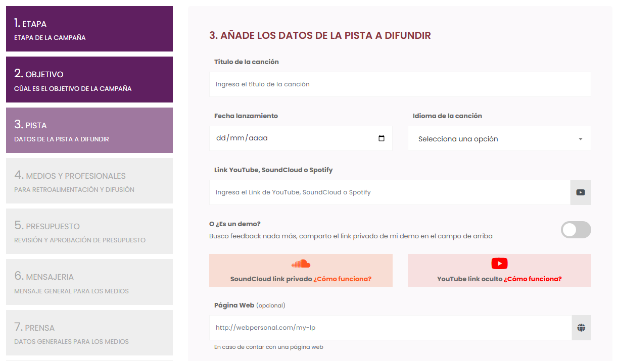 Formulario de campaña musical para añadir los datos de una pista a difundir, incluyendo campos para el título de la canción, fecha de lanzamiento, idioma, enlaces de YouTube, SoundCloud o Spotify, y opción de demo privada para retroalimentación.